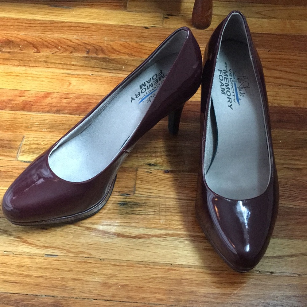 NWOT Maroon Life Stride Memory Foam Heels